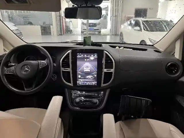 Mercedes-Benz Vito 2021 2.0T Elite 7 мест