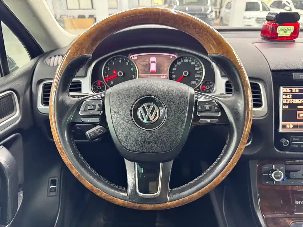 Volkswagen Touareg — миниатюра 12