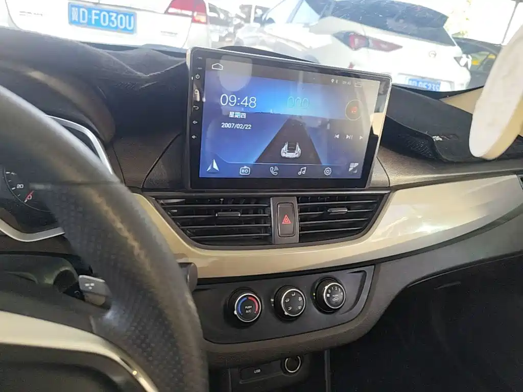 Baojun 310W — миниатюра 13