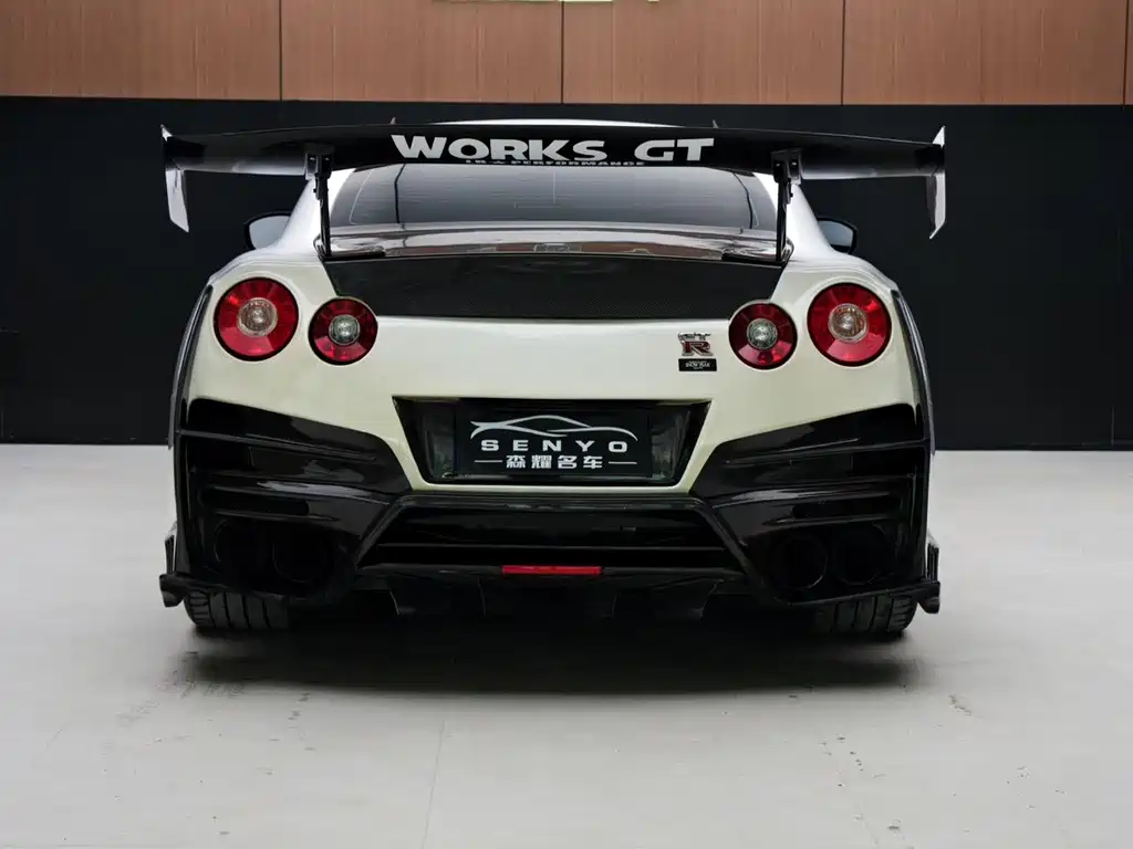 Nissan GT-R — миниатюра 5