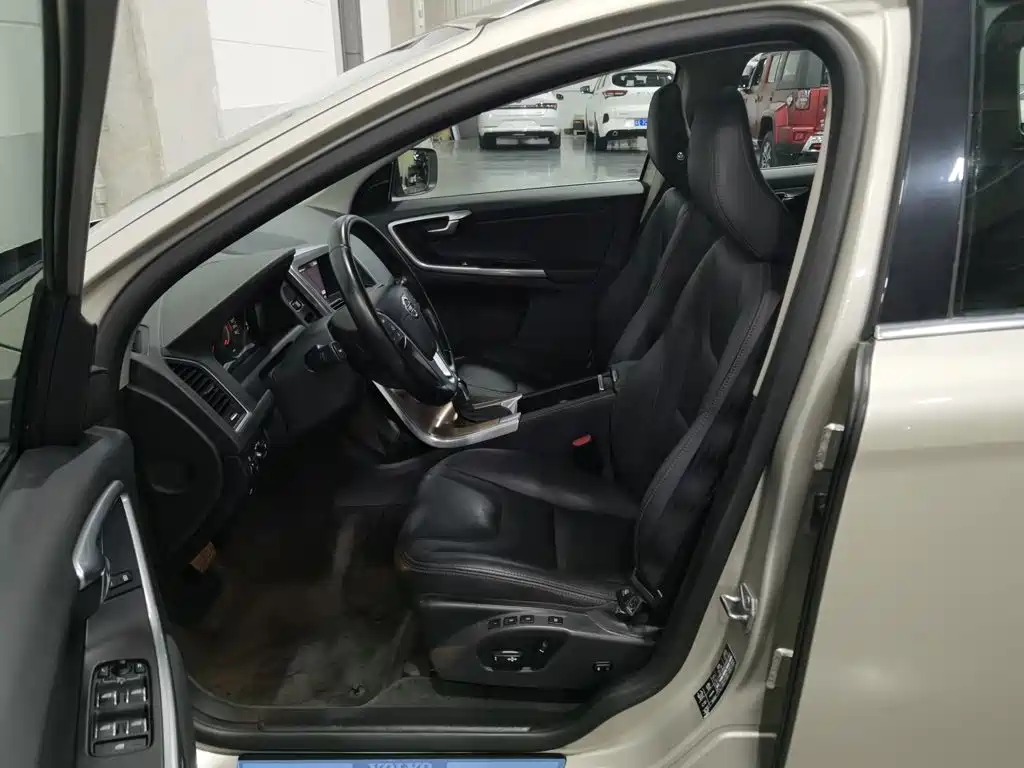 Volvo XC60 — миниатюра 10