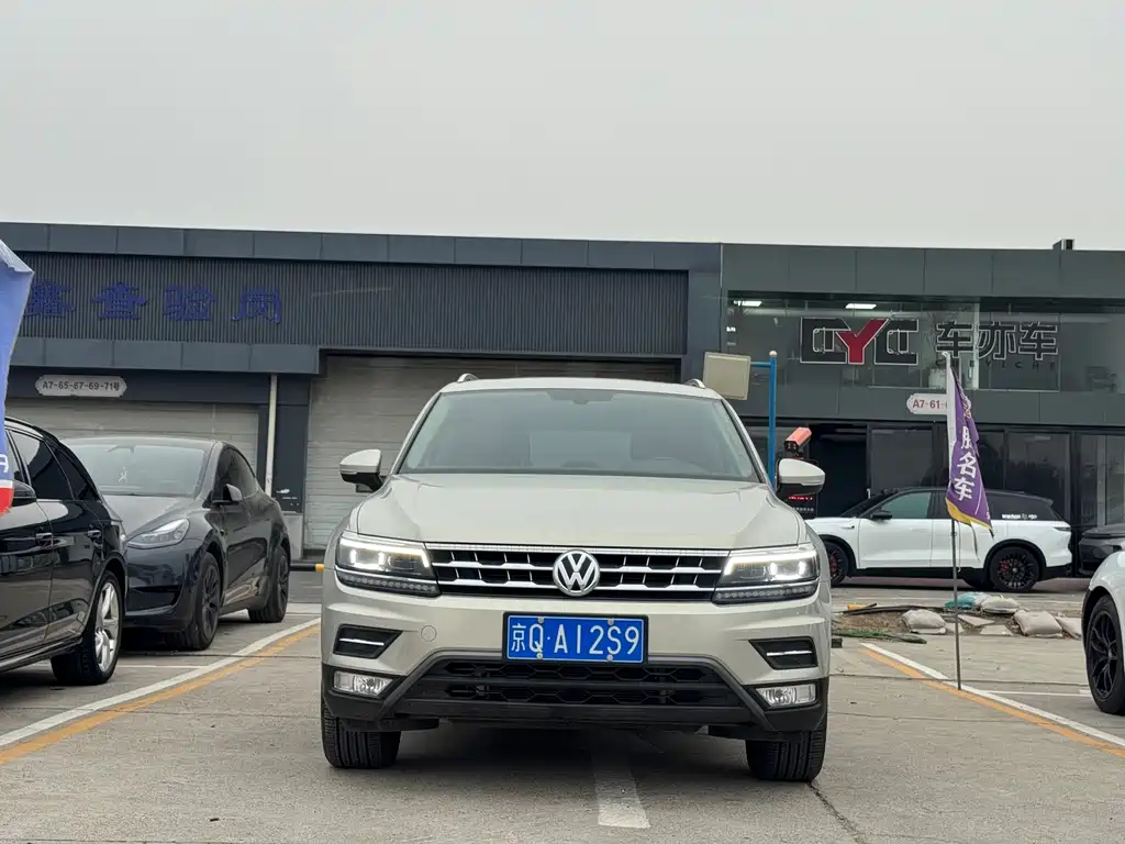 VOLKSWAGEN TIGUAN L