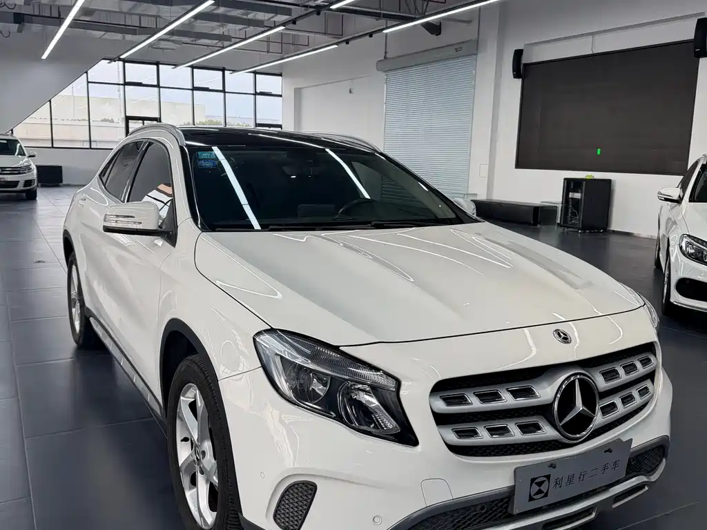 MERCEDES-BENZ GLA