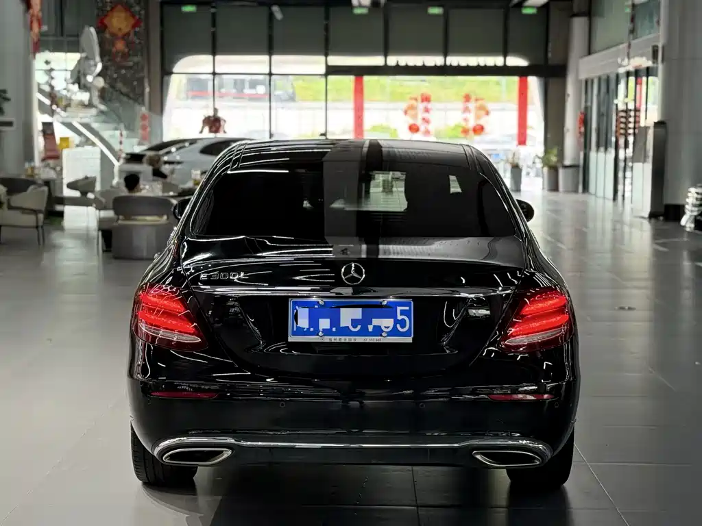 Mercedes-Benz E-Class — миниатюра 8
