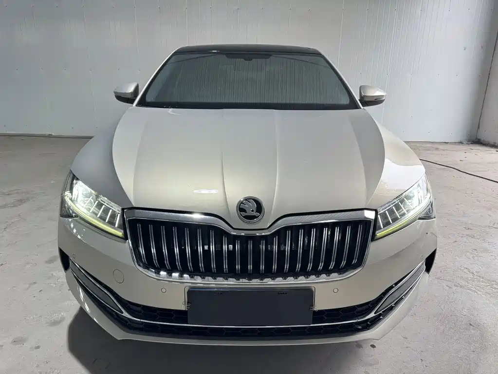 Skoda Superb — миниатюра 3