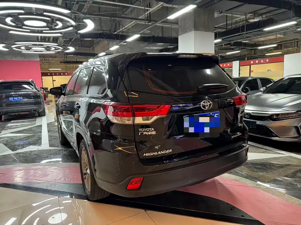TOYOTA HIGHLANDER