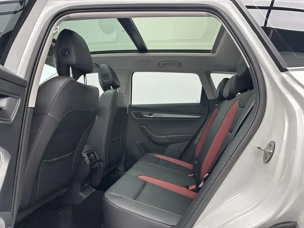 Skoda Karoq 2023 TSI280