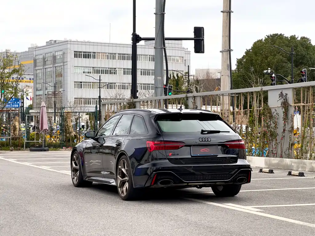 AUDI RS 6