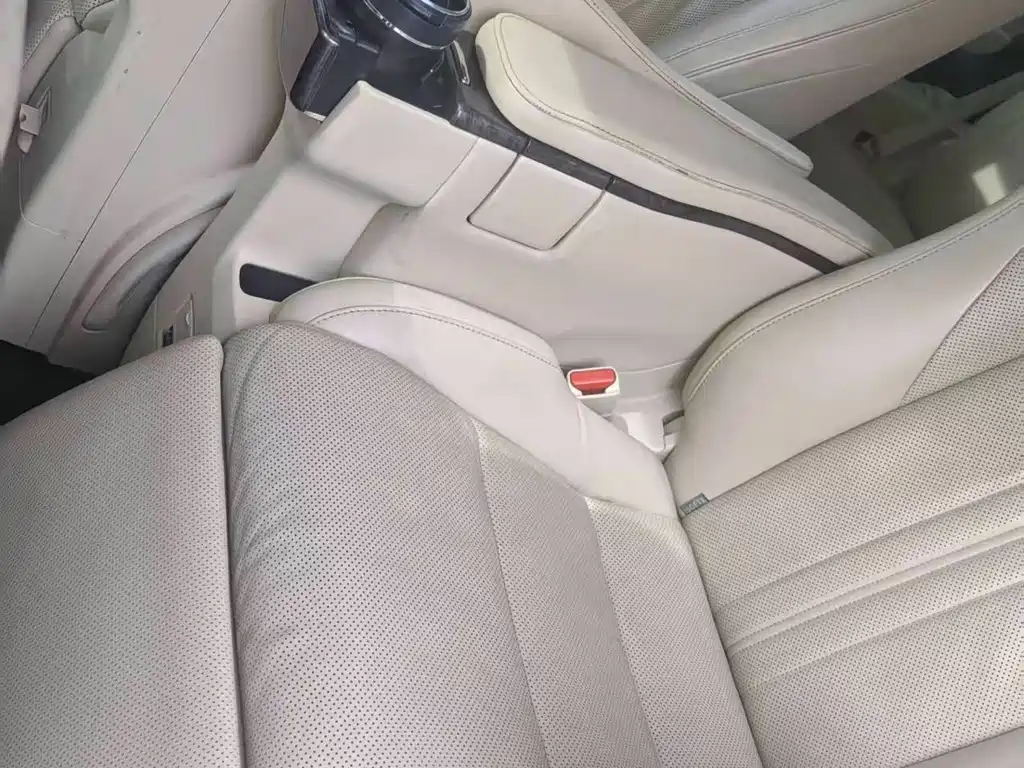 Toyota Alphard — миниатюра 8