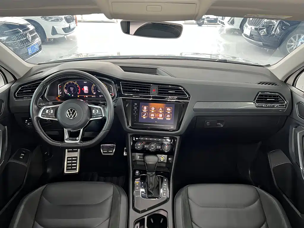 Volkswagen Tiguan L L 2021 330TSI AT R-Line