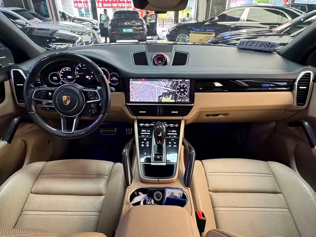 Porsche Cayenne — миниатюра 9