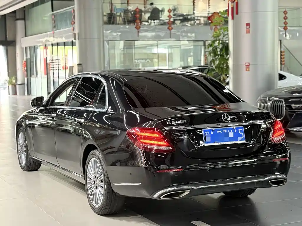 Mercedes-Benz E-Class — миниатюра 7