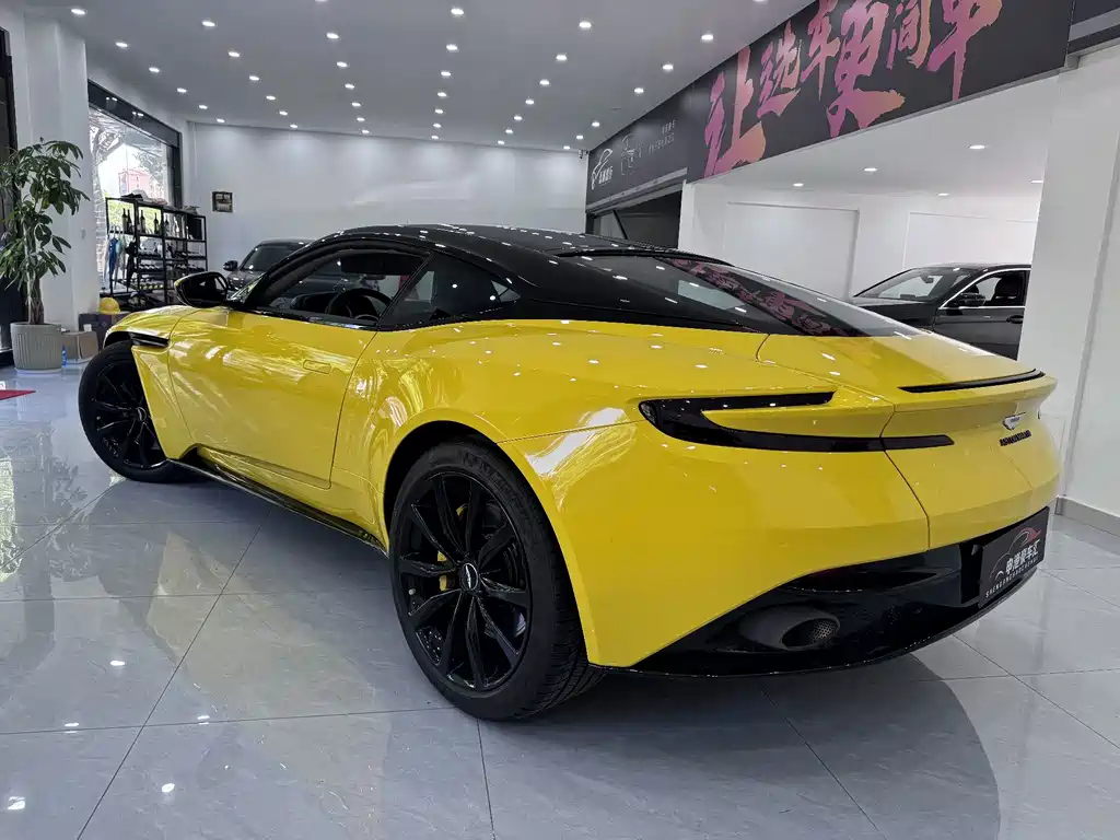 Aston Martin DB11 — миниатюра 3