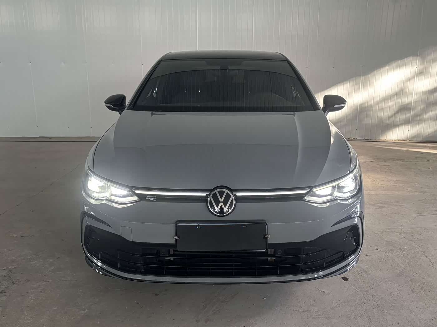 Volkswagen Golf 1.4 л 2023 г. Серебристо-серый, пробег 43000 км