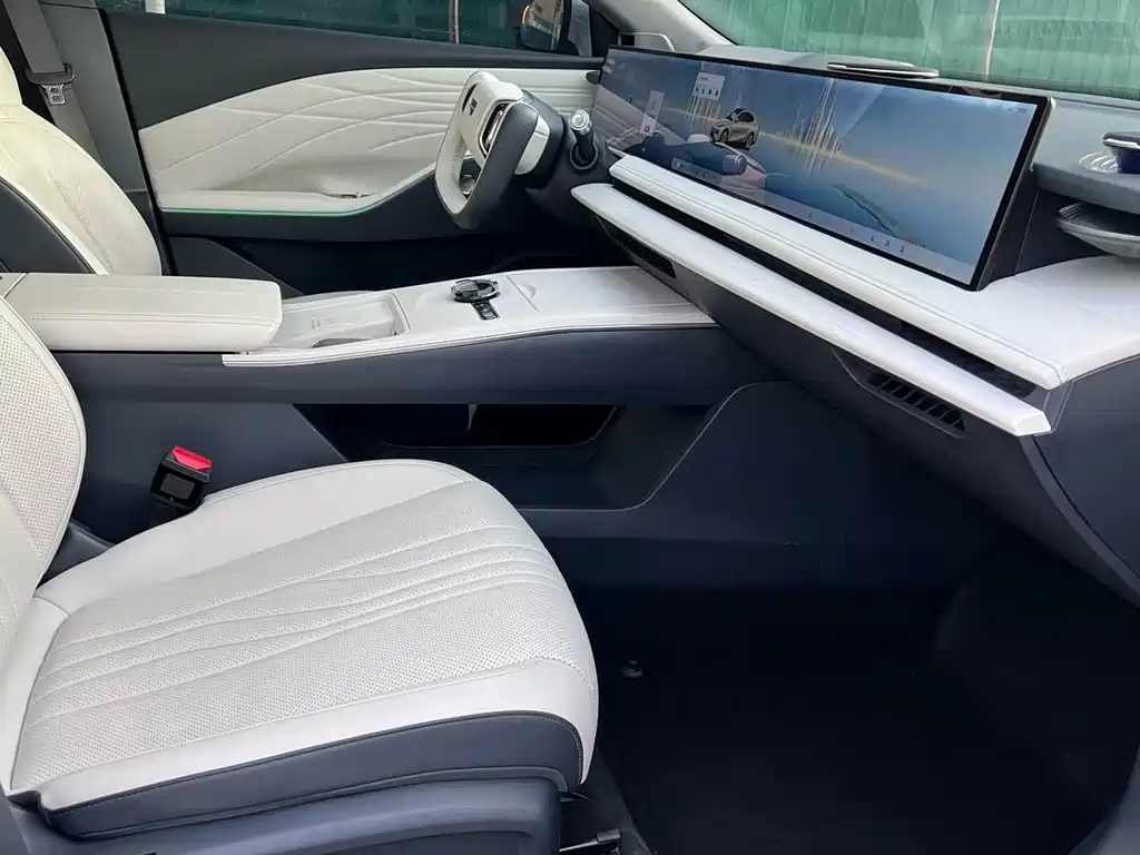 GEELY GALAXY GALAXY E8