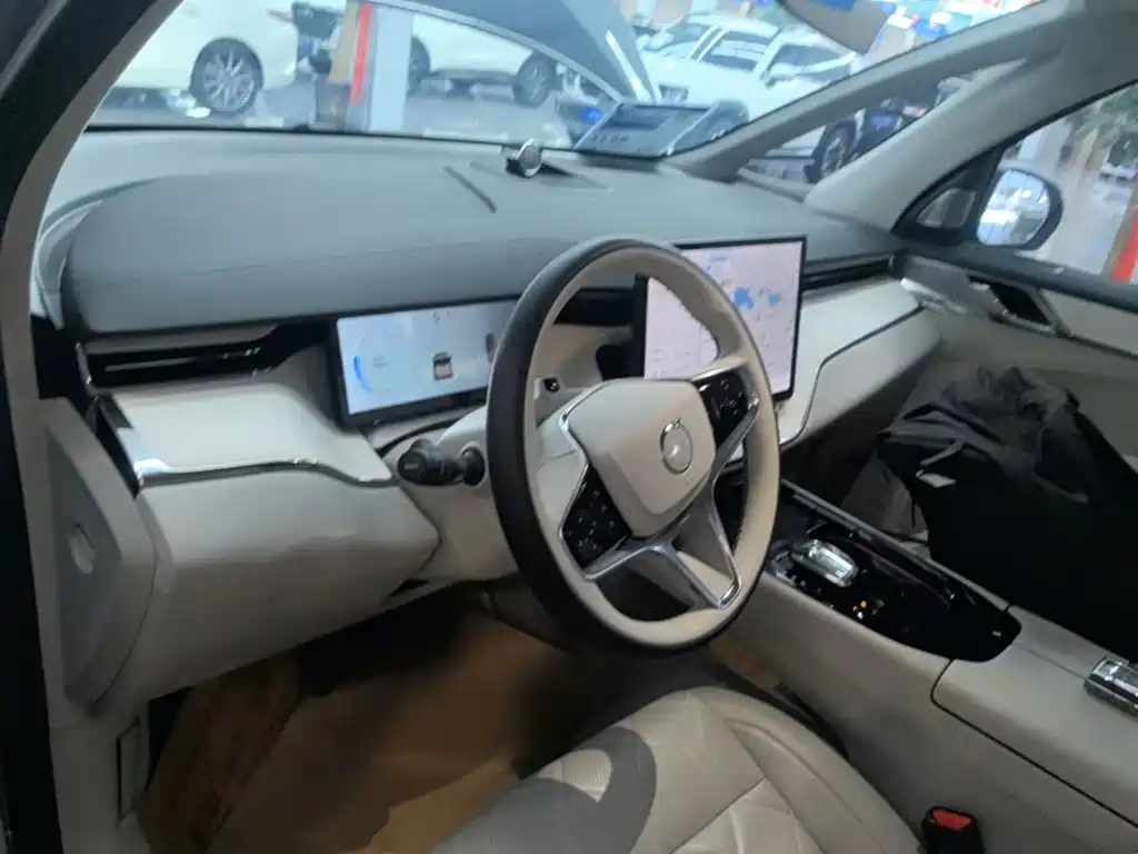 Volvo EM90 — миниатюра 10