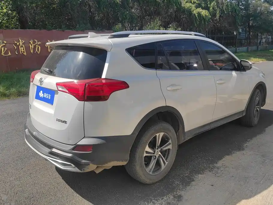 Toyota RAV4 — миниатюра 3