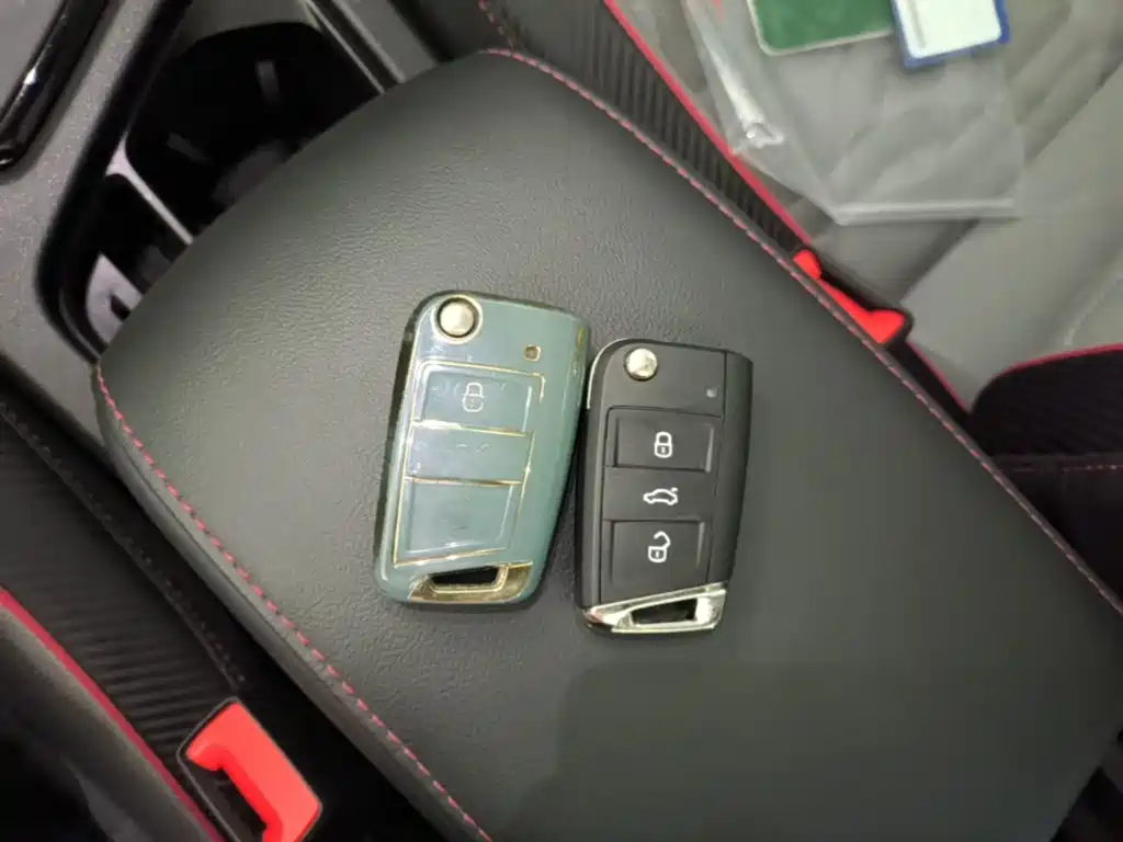 Volkswagen Tiguan L PHEV — миниатюра 9