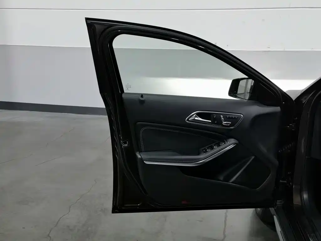 Mercedes-Benz GLA — миниатюра 8