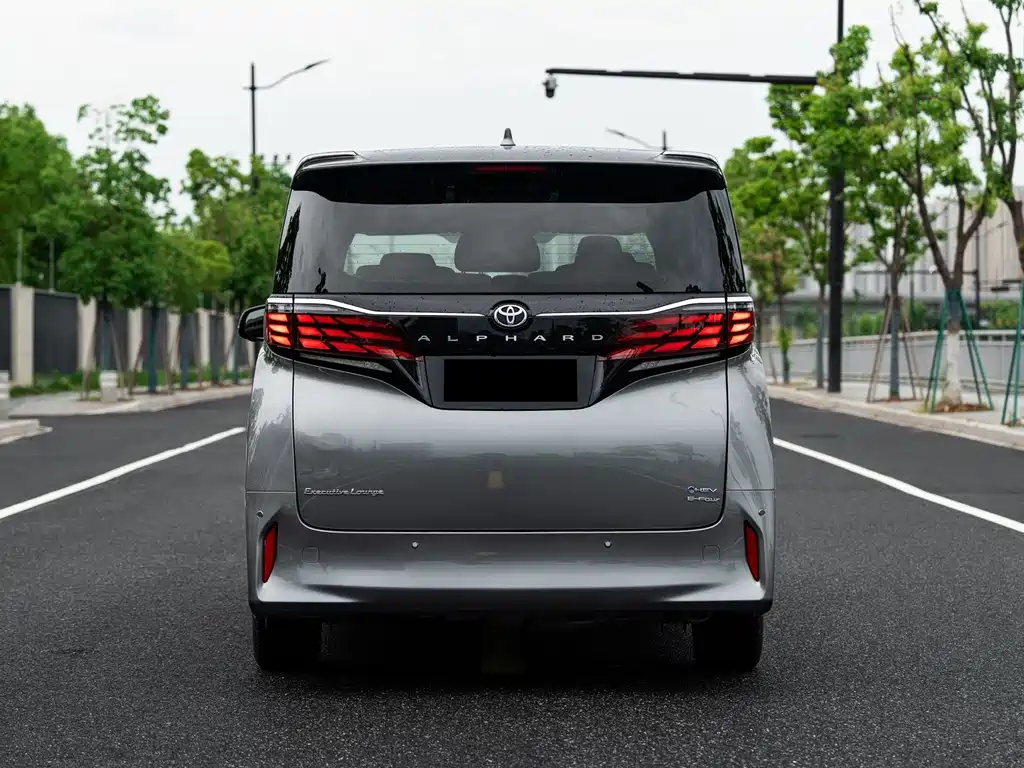 Toyota Alphard — миниатюра 2
