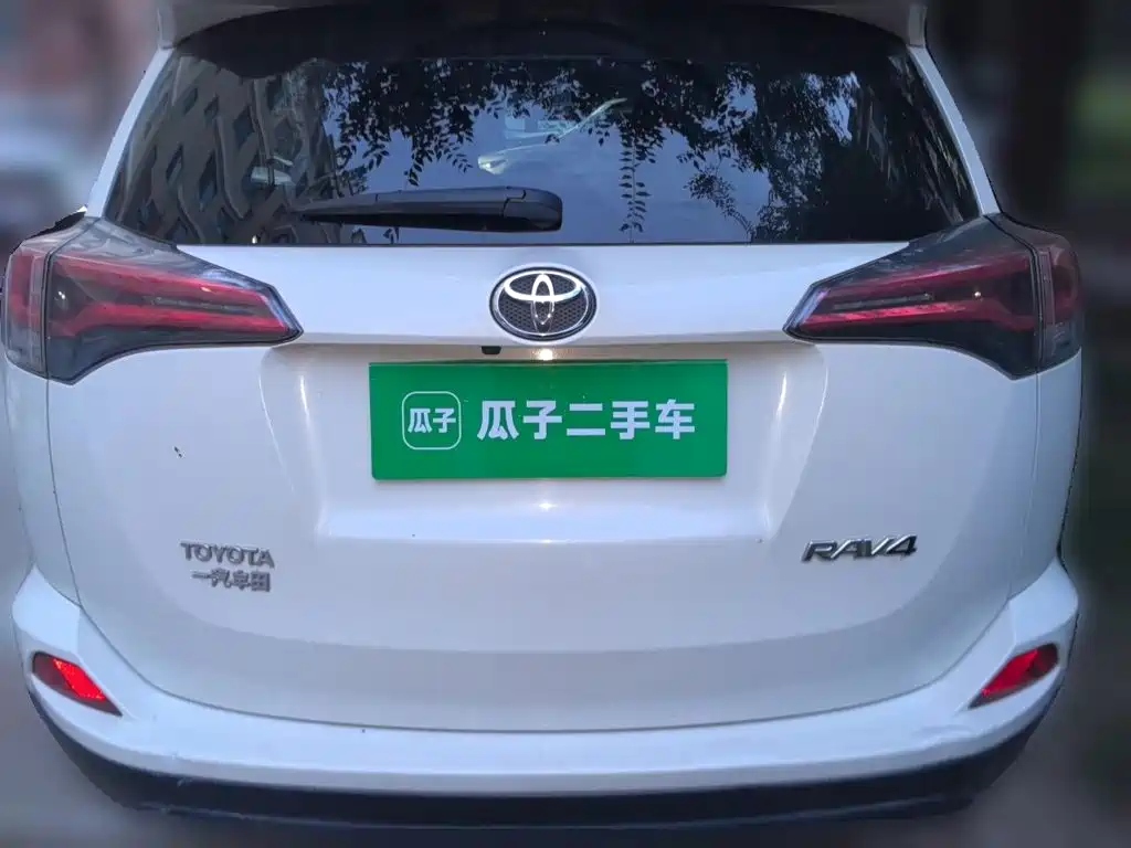Toyota RAV4 — миниатюра 3