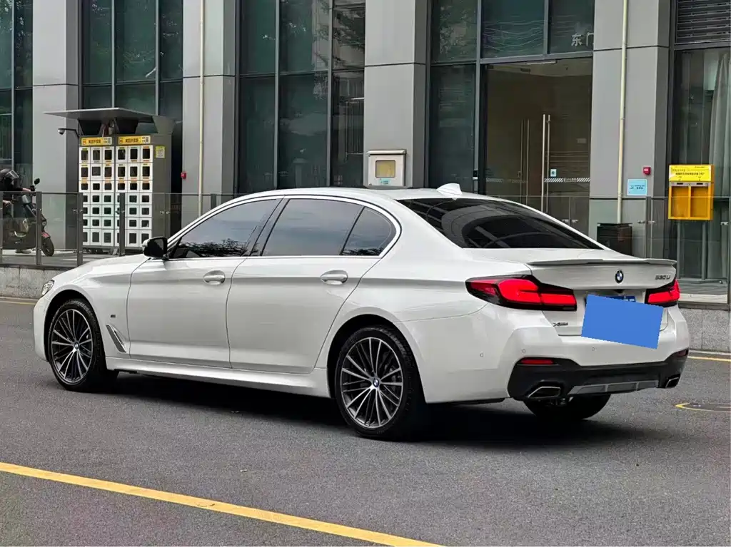BMW 5 Series — миниатюра 4