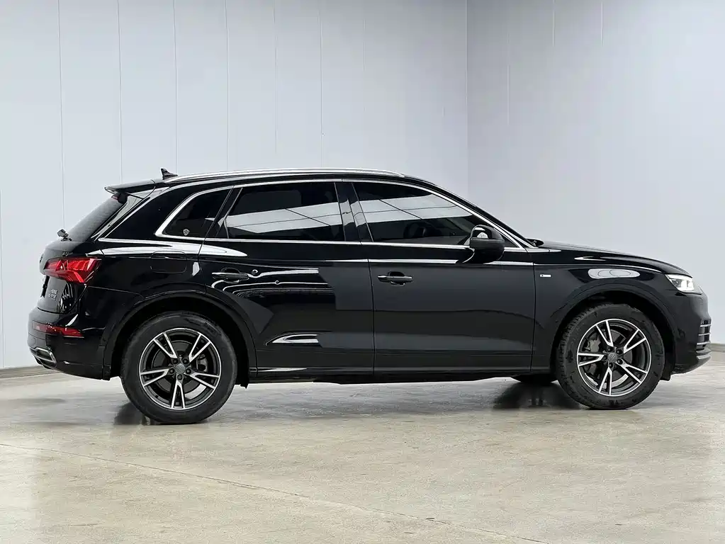 Audi Q5L — миниатюра 2