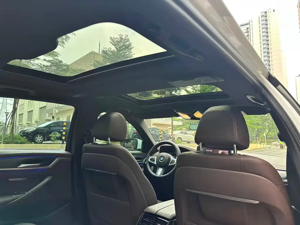 BMW 5 Series — миниатюра 8
