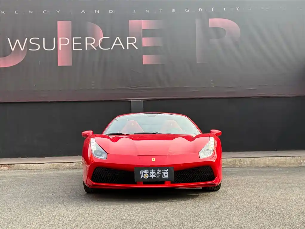 FERRARI 488