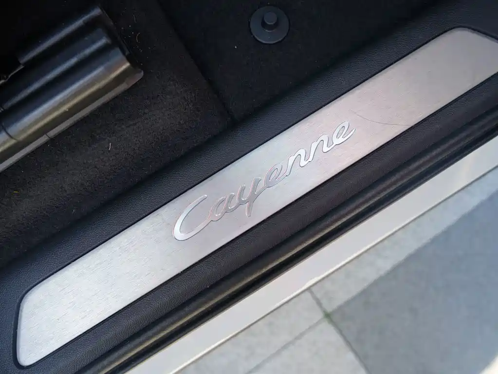 Porsche Cayenne — миниатюра 17