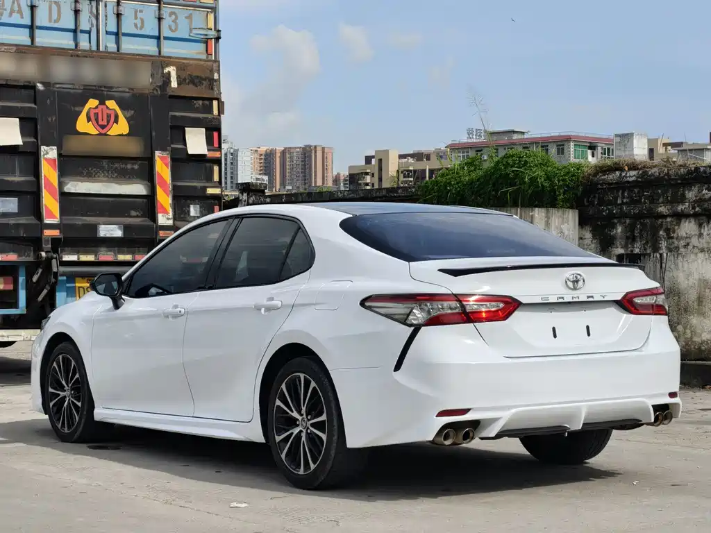 TOYOTA CAMRY