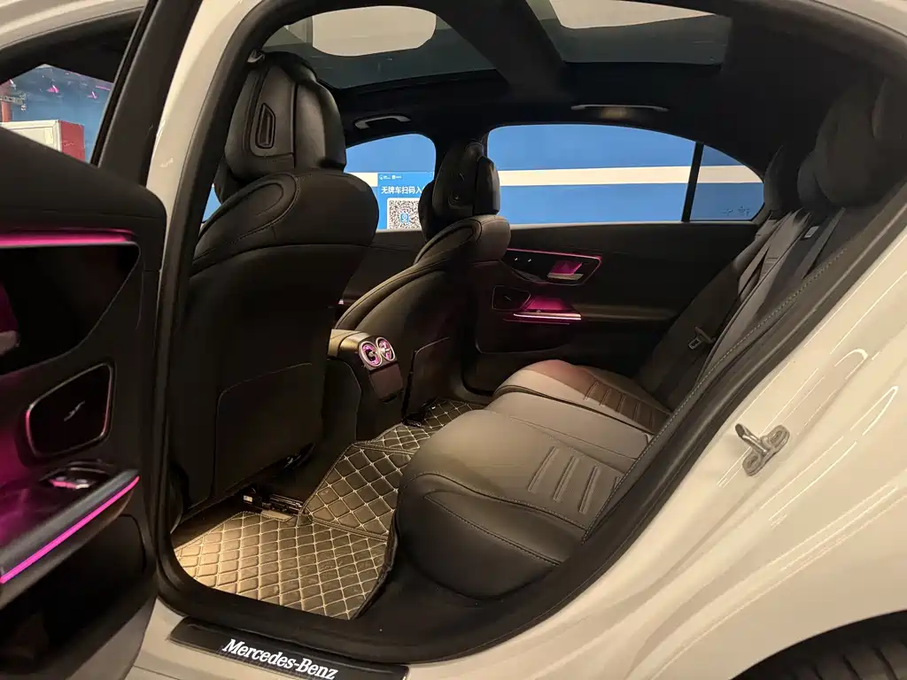 Mercedes-Benz C-Class — миниатюра 11
