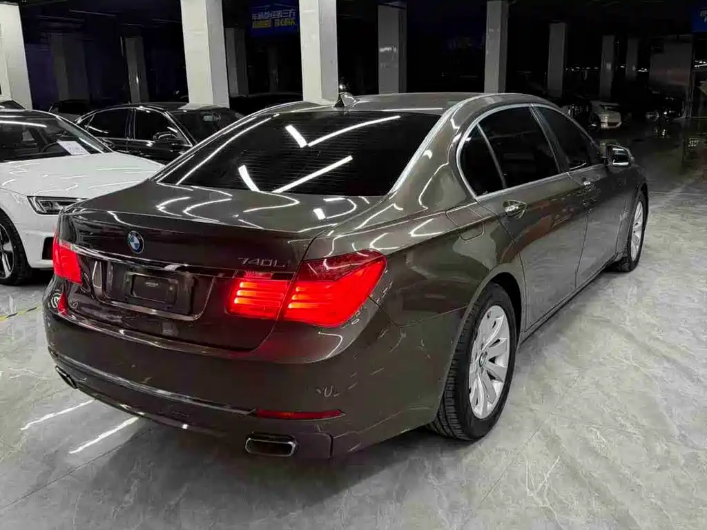 BMW 7 Series — миниатюра 4