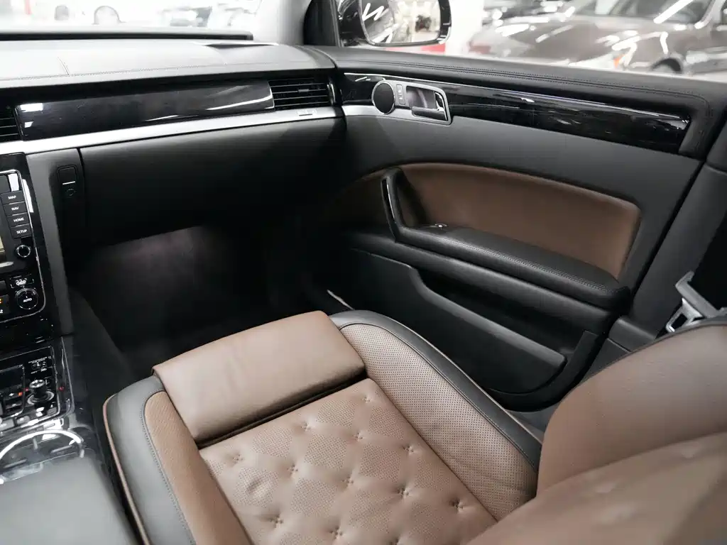 Volkswagen Phaeton — миниатюра 23