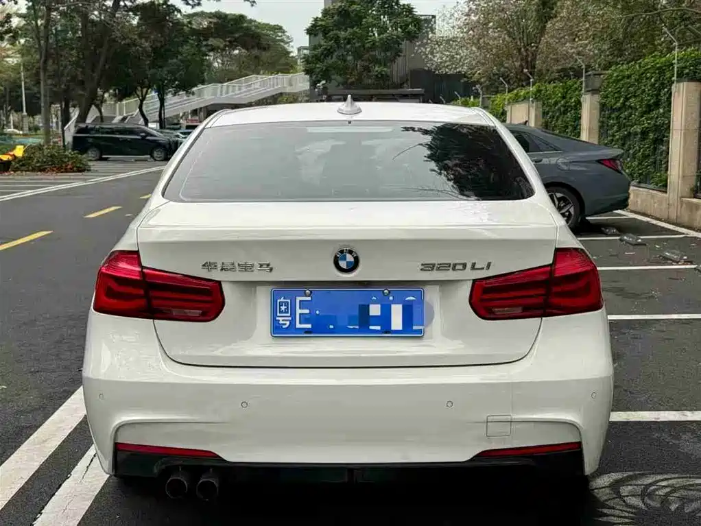 BMW 3 SERIES