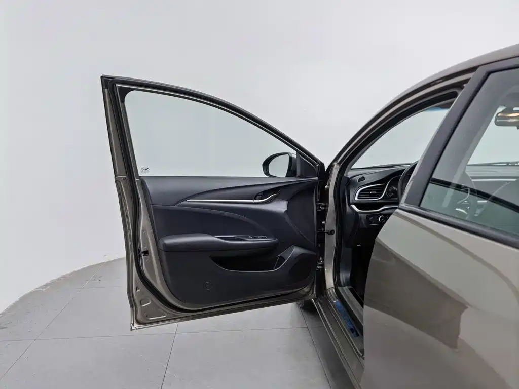 Buick Excelle — миниатюра 8
