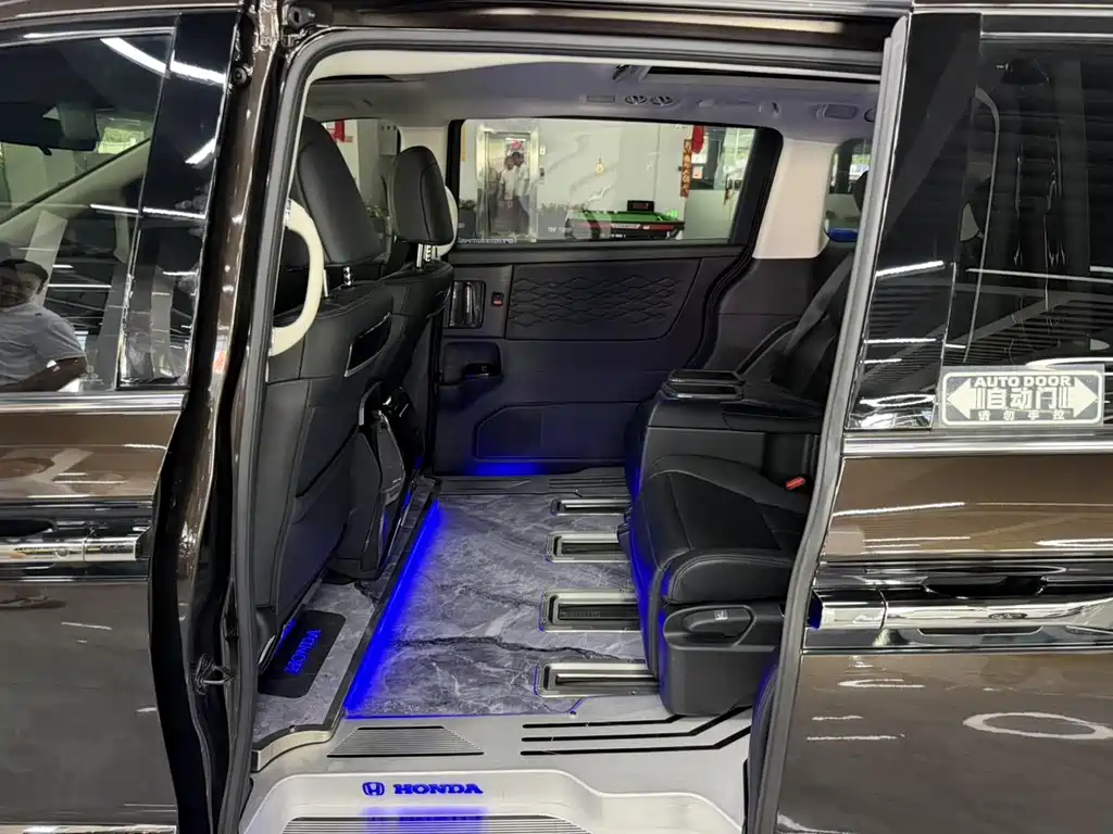 Honda Elysion — миниатюра 8