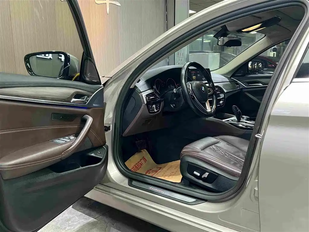 BMW 5 Series — миниатюра 4