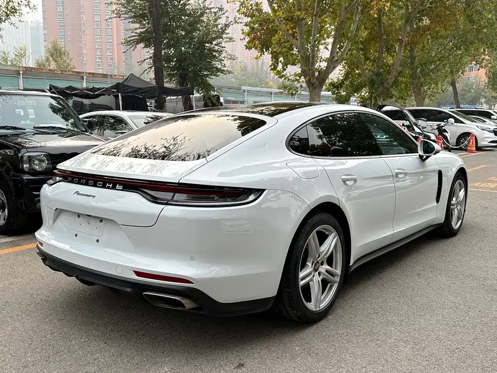 PORSCHE PANAMERA