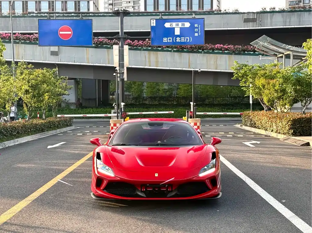 Ferrari F8 2022