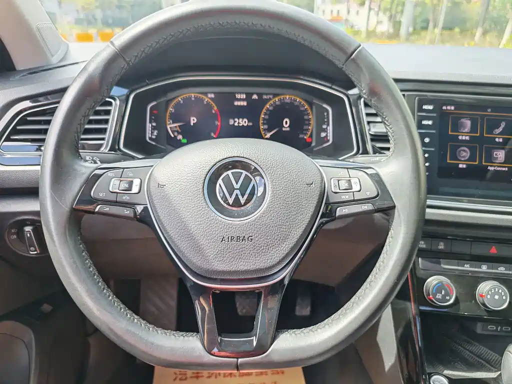 Volkswagen T-Roc — миниатюра 14