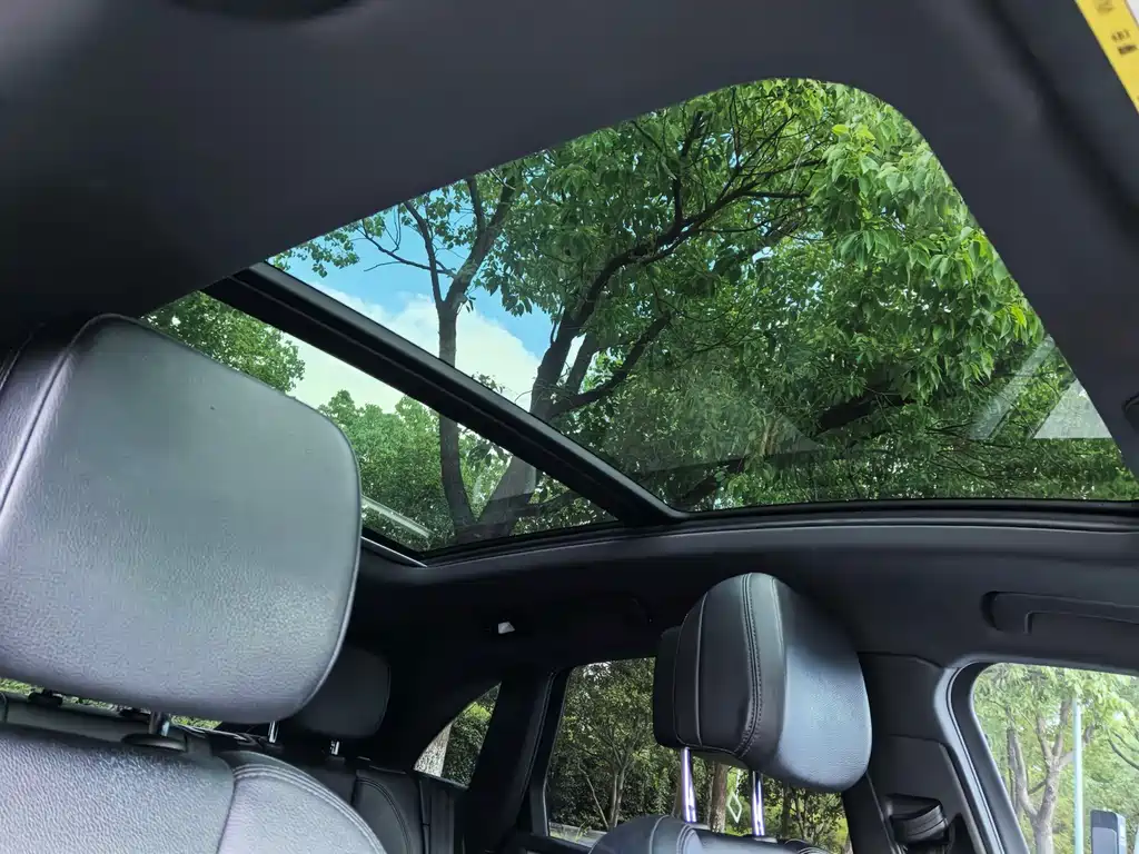 Porsche Macan — миниатюра 11