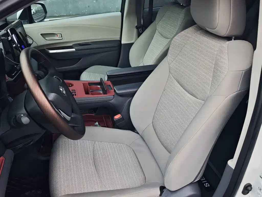 Toyota Sienna — миниатюра 11