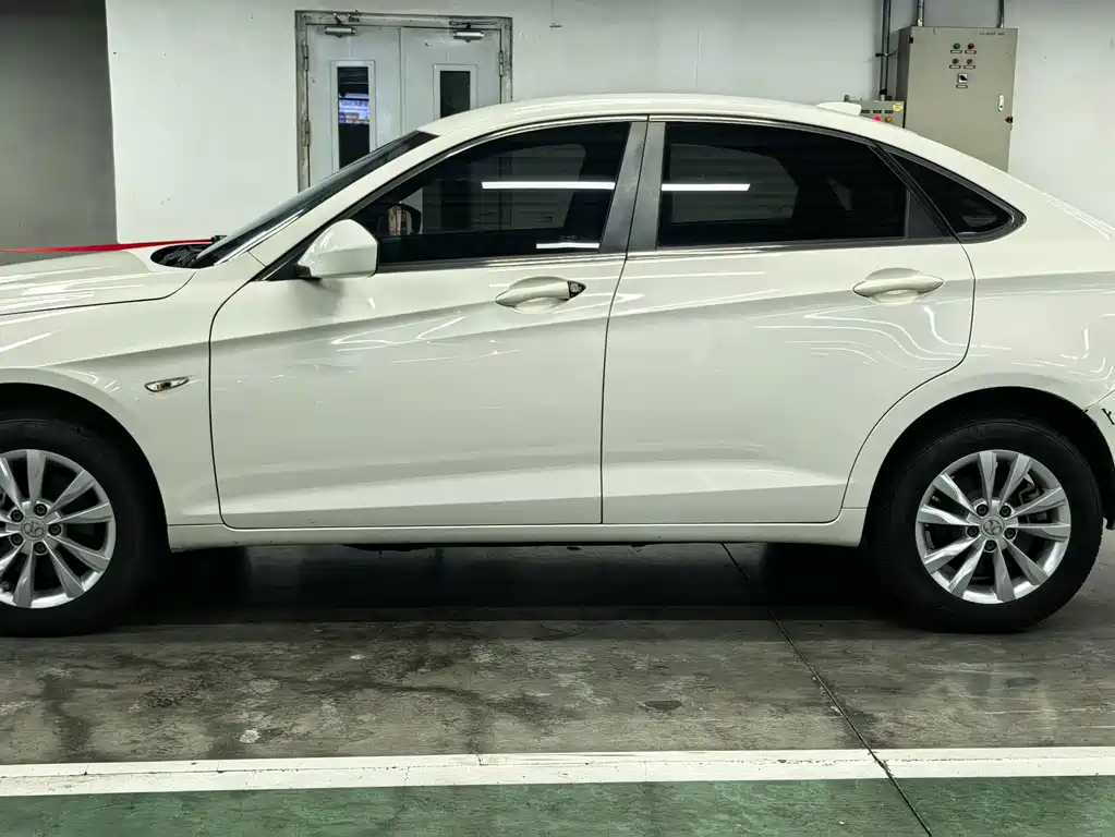 BAIC New Energy EU — миниатюра 7