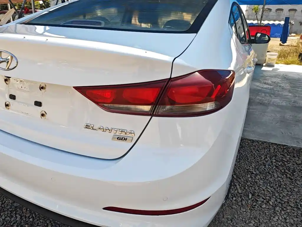 Hyundai Elantra — миниатюра 8