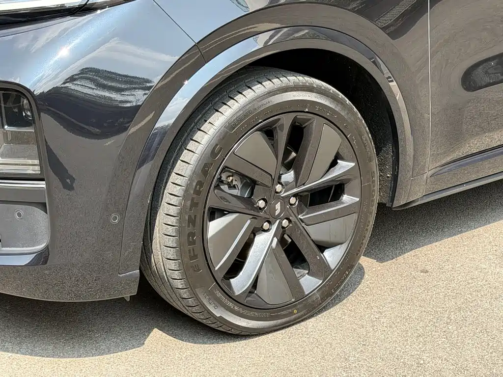 Li Auto Li L9 — миниатюра 9