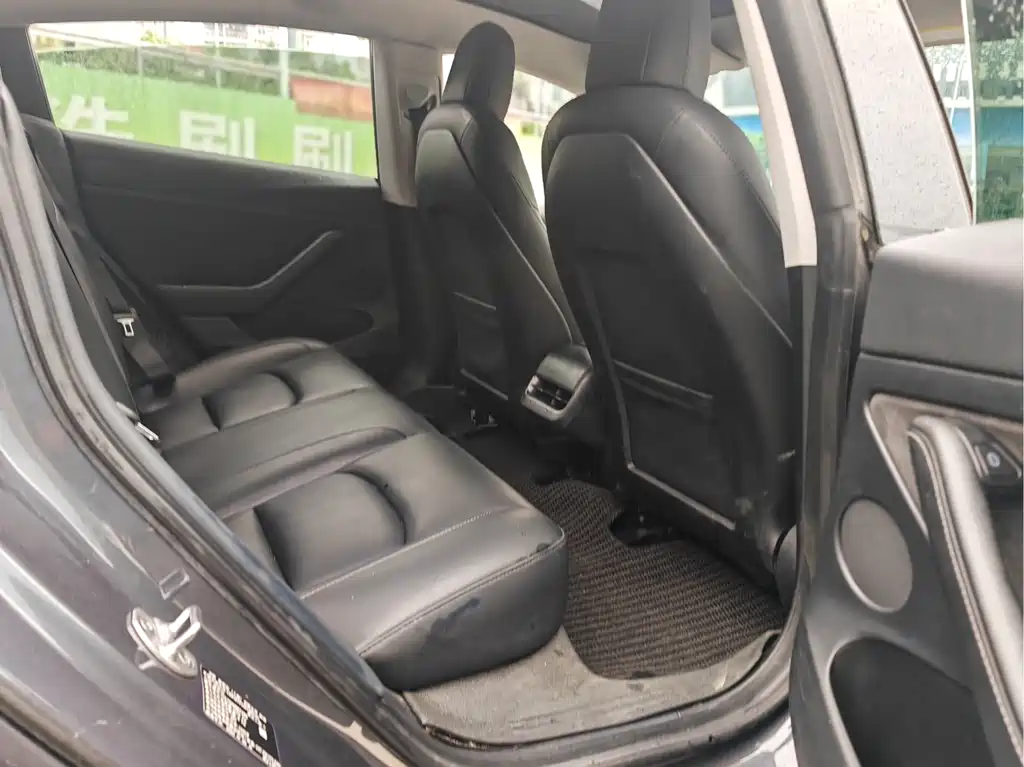 Tesla Model 3 — миниатюра 6
