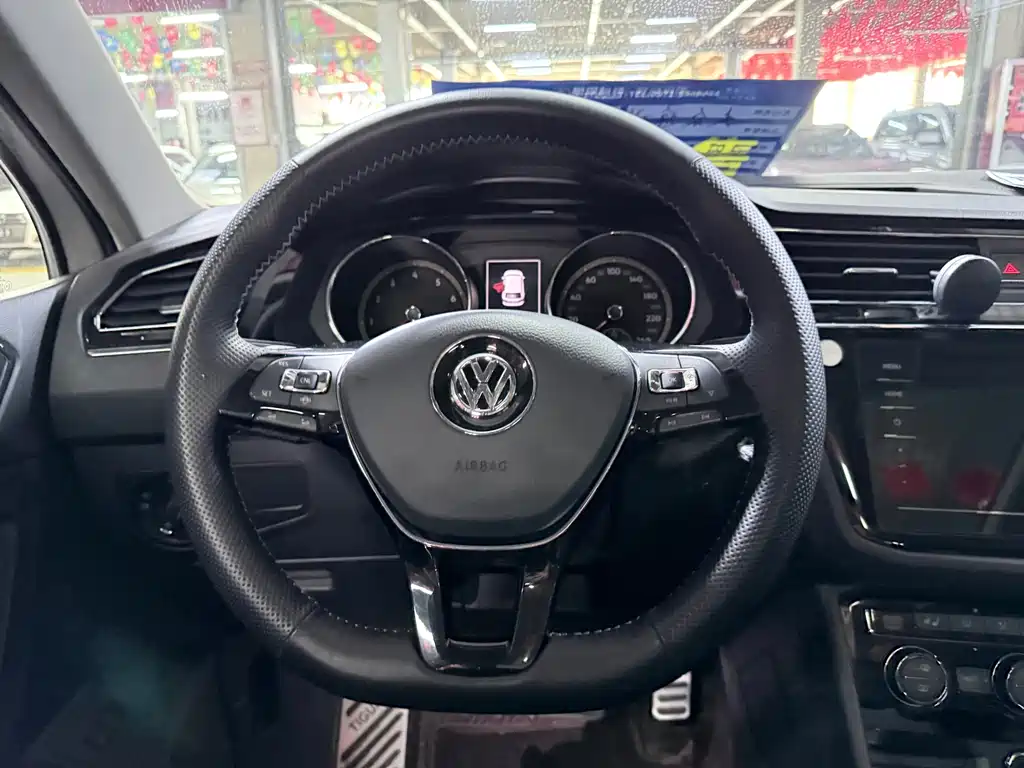 Volkswagen Tiguan L — миниатюра 14