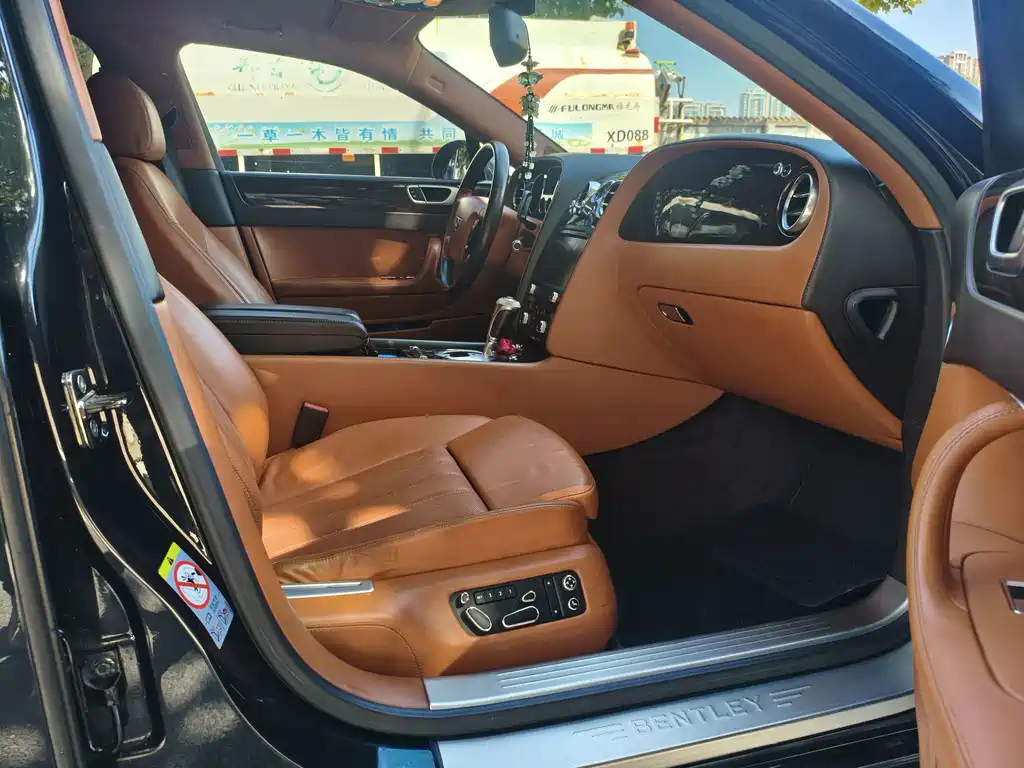 Bentley Flying Spur — миниатюра 15
