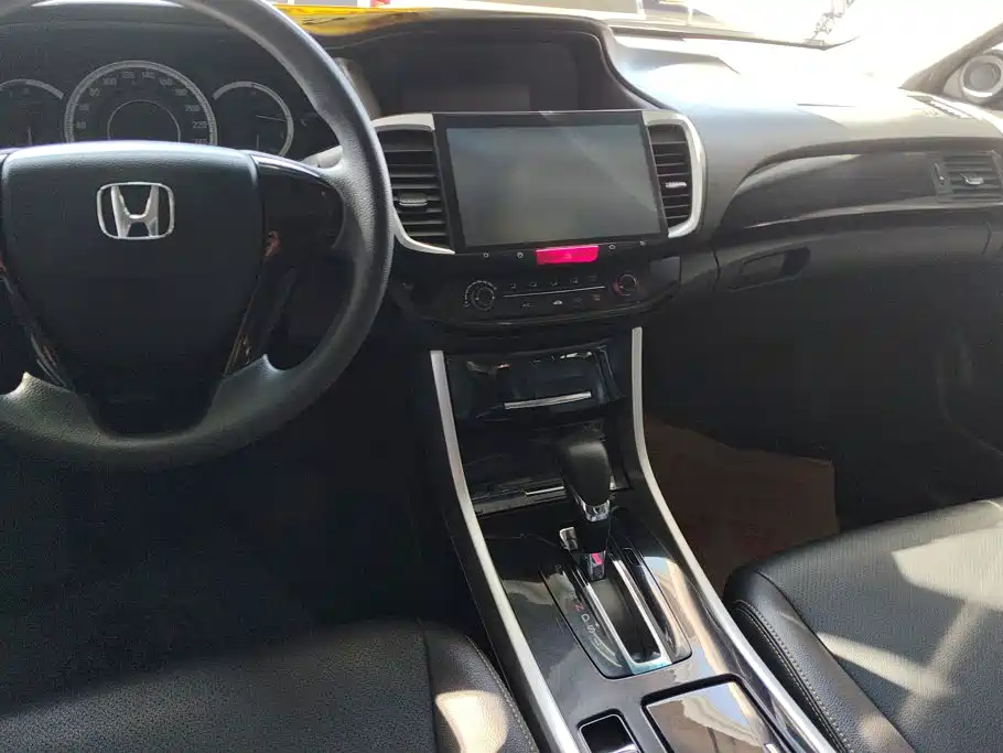 Honda Accord — миниатюра 12